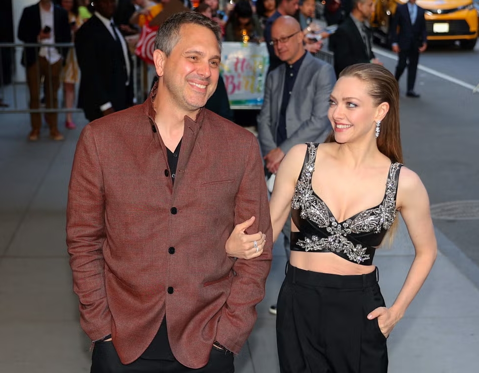 Amanda Seyfried and Thomas Sadoski End Their Marriage but Remain United as Parents | Wikibash